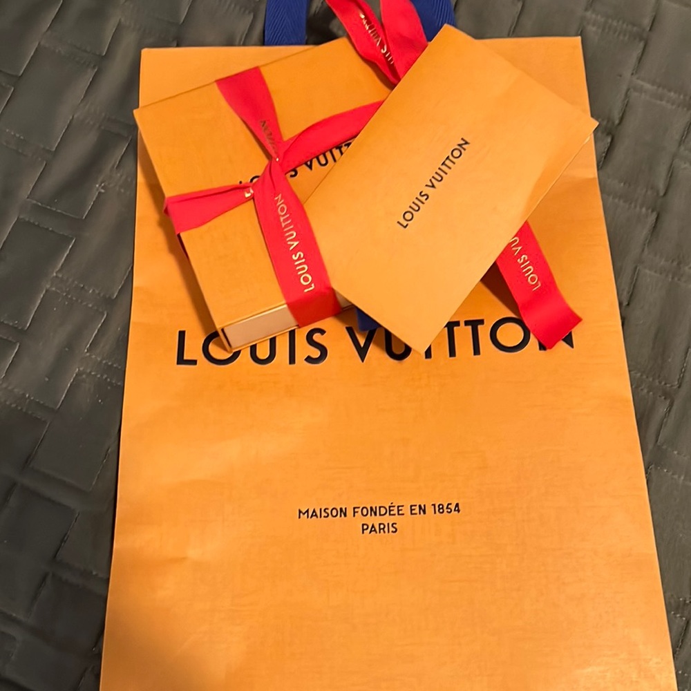 Louis Vuitton gift bag + box with red ribbon and card holder